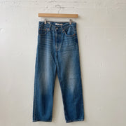 Size 0/25 | Levi’s Straight Jeans