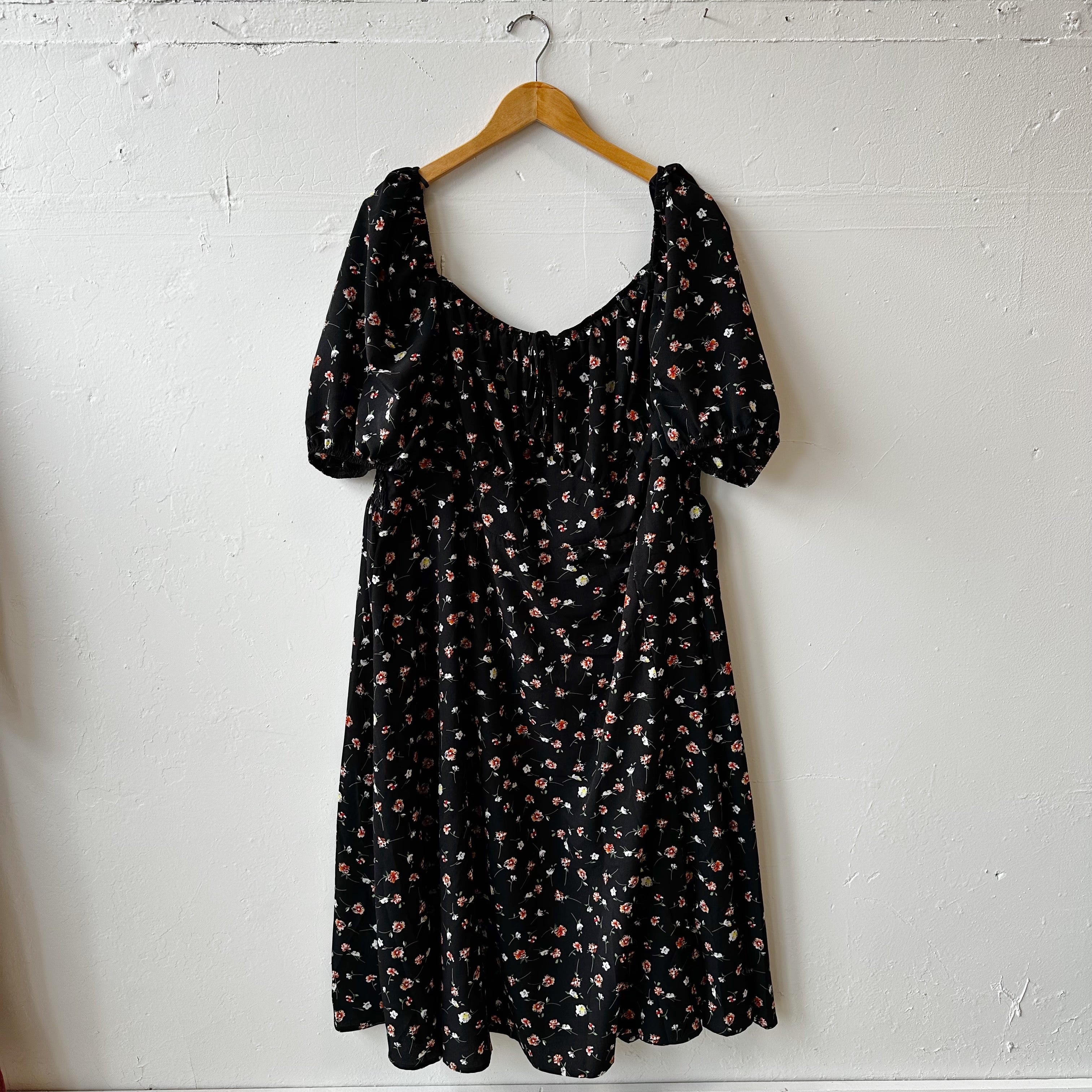 SIZE 24 | Black Floral Dress