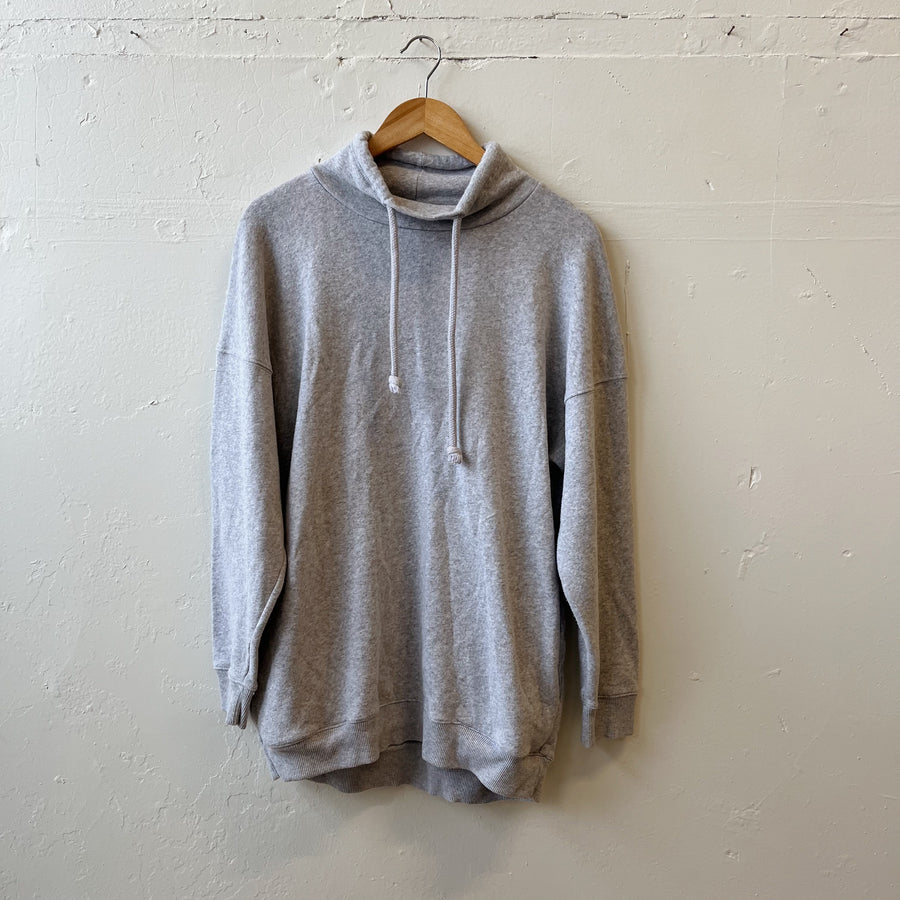 Size M | AE Gray Pullover