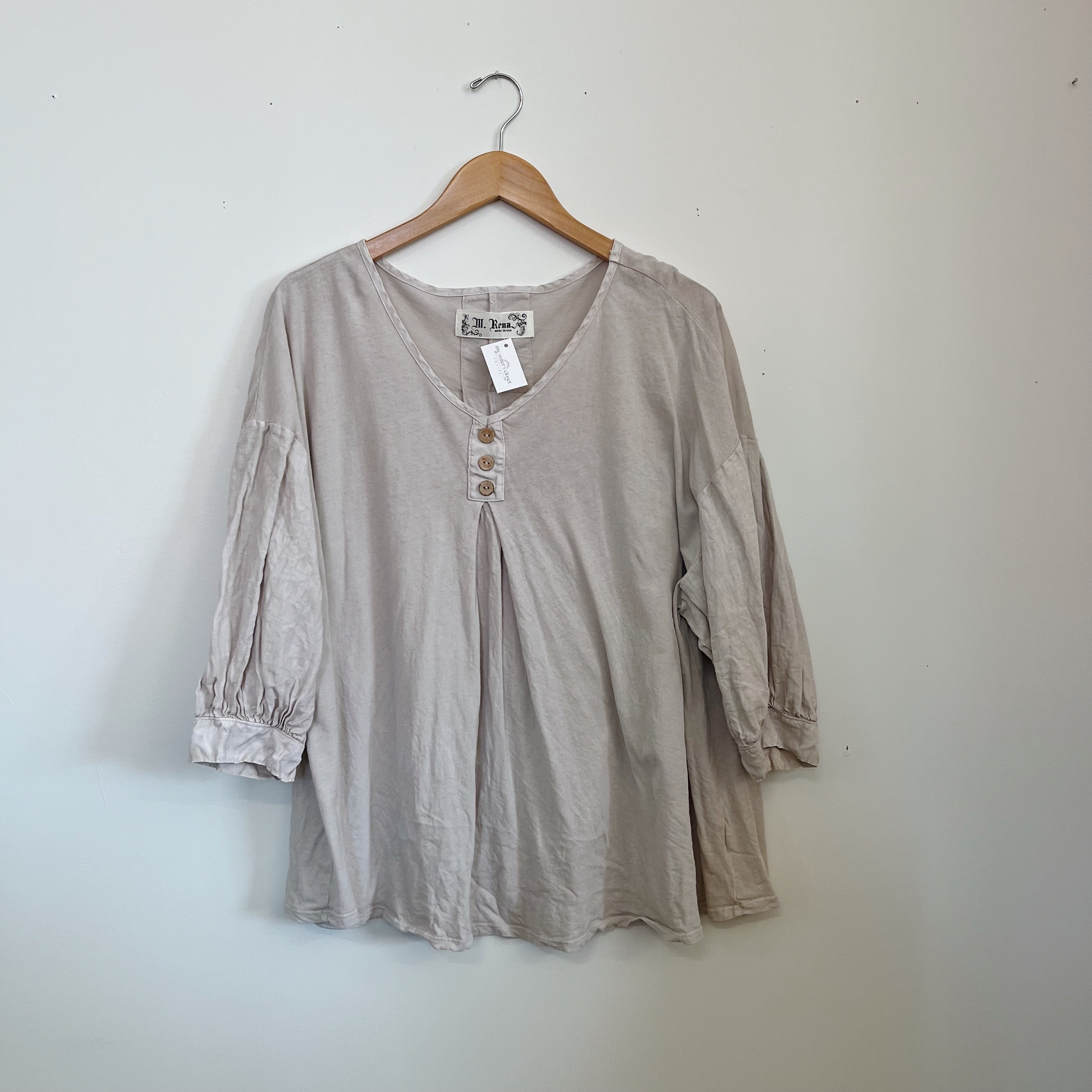 Size L | Neutral Textured Top