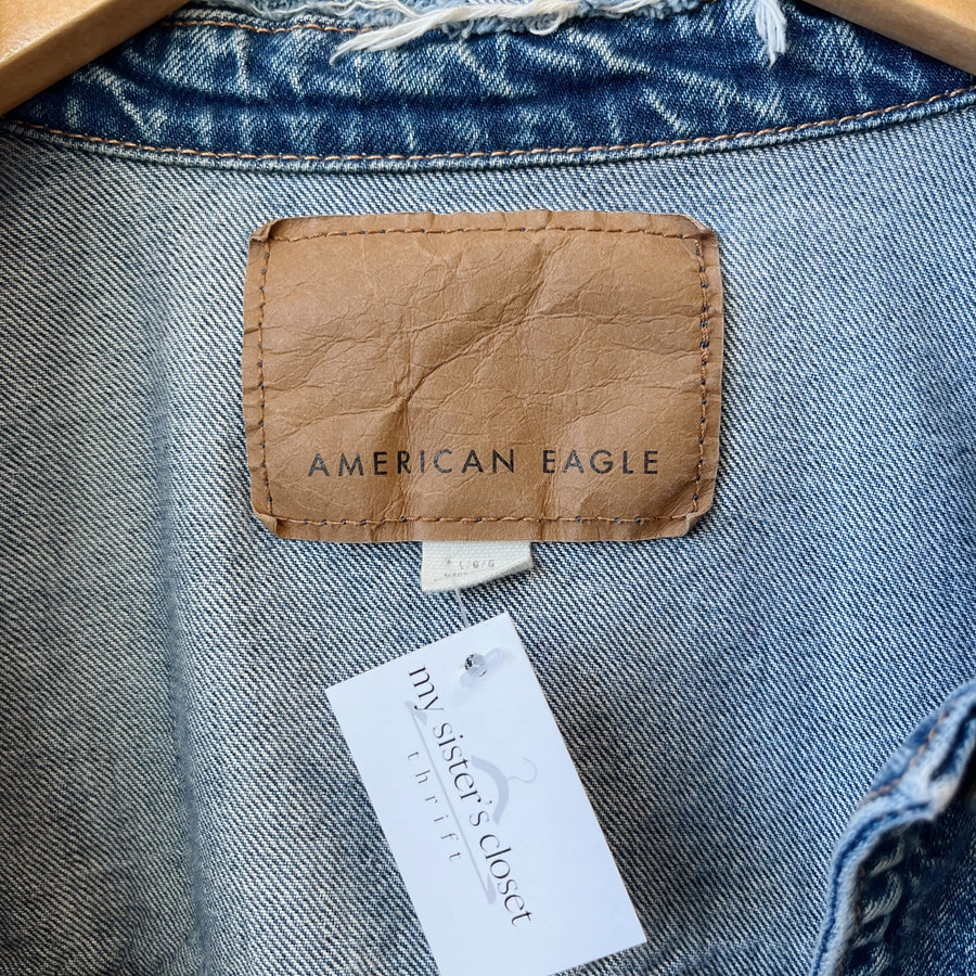 Size L | AE Distressed Jean Jacket